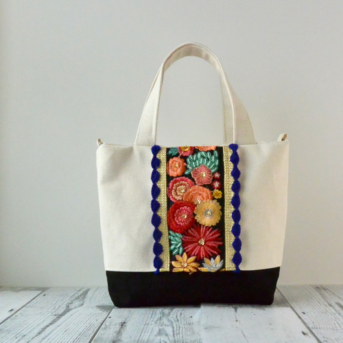 夏の花火のような花モチーフインド刺繍トートバッグ【Sサイズ