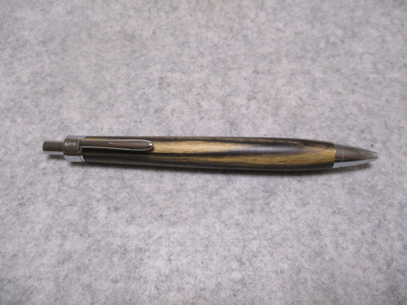 ブラック＆ホワイトエボニー　キヌカオイル仕上げ　木軸ボールペン 1枚目の画像
