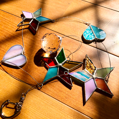 【ステンドグラス】惑星のサンキャッチャーとオリーブのリース ステンドグラス】惑星のサンキャッチャーとオリーブのリース