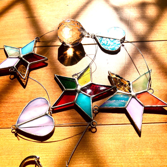 ✴︎新作✴︎カラフル 星とハートのサンキャッチャー☆ステンドグラス