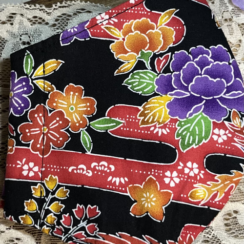 琉球鳳凰赤色 漆器 重箱 花と動物模様 琉球鳳凰赤色 漆器 重箱 花と動物模様 美術品・アンティーク