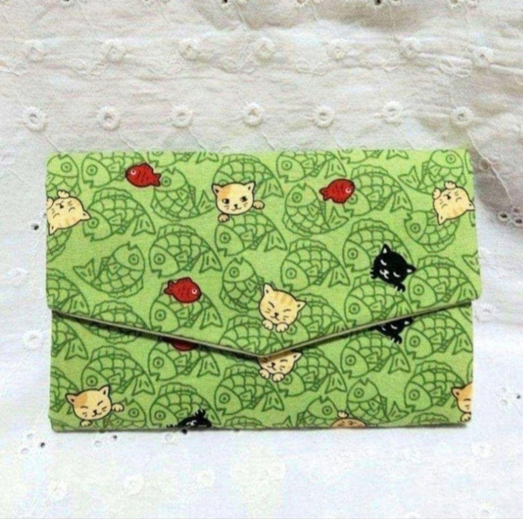 ハンドメイド、猫ちゃん、さかな柄のじゃばらカードケース、緑 1枚目の画像