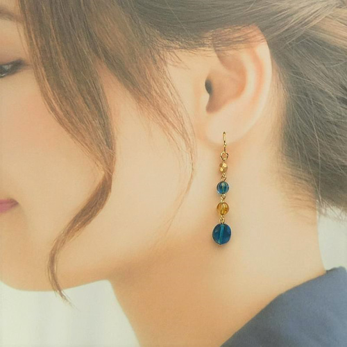 ミルキーオレンジ　モルガナイトとチェコビーズのピアス ミルキーオレンジモルガナイトとチェコビーズのピアス