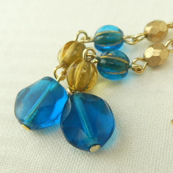 ミルキーオレンジモルガナイトとチェコビーズのピアス