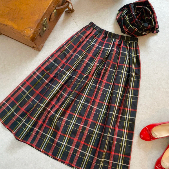 大島紬格子柄　着物リメイクレトロかわいいスカート&ストールのセット　黒　(チェック　マドラスチェック) 1枚目の画像