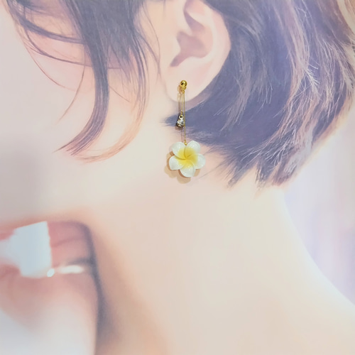 No.158 揺れるプルメリアとストーンのピアス☆*ハンドメイド ハワイ 