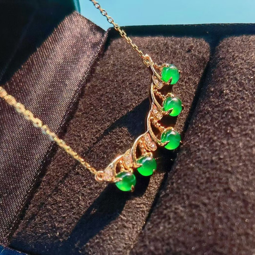 天然ダイヤモンド付きヒスイネックレスk18 ネックレス・ペンダント  