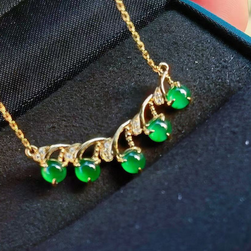 天然ダイヤモンド付きヒスイネックレスk18 ネックレス・ペンダント  