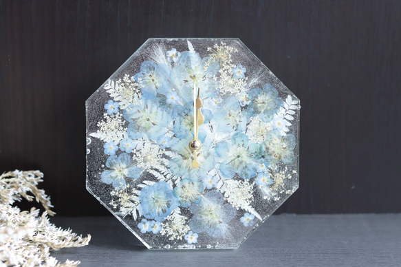 「小花を閉じ込めて」“ネモフィラ&レースフラワー”の花畑時計＊固まるハーバリウム 13枚目の画像