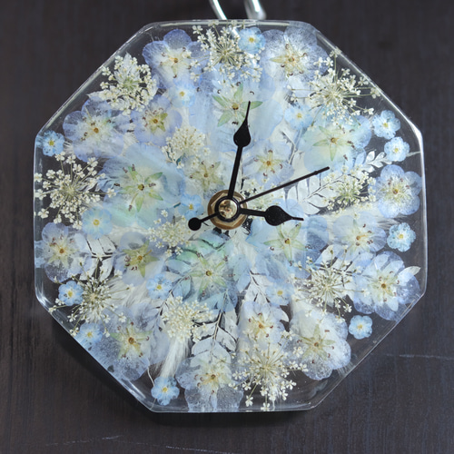 小花を閉じ込めて」“ネモフィラ&レースフラワー”の花畑時計