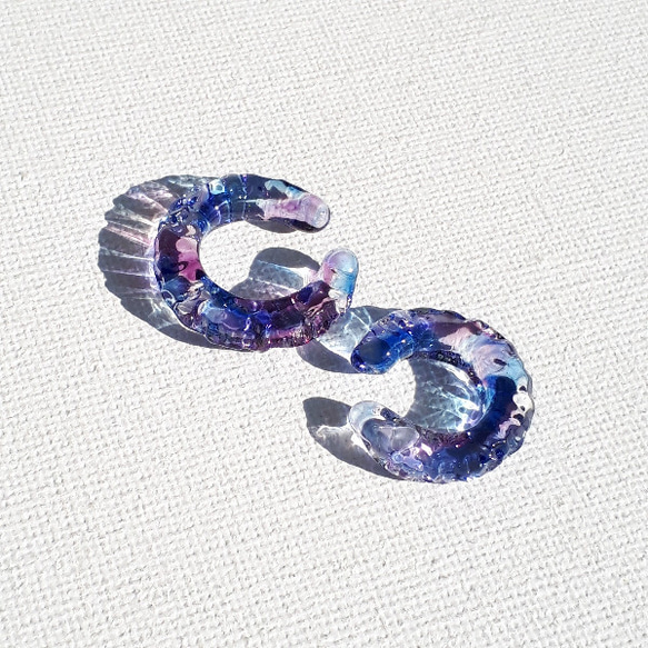 水彩の煌めき　スリム中小2つセット　青&紫　ガラス　イヤーカフ　(片耳) 2枚目の画像