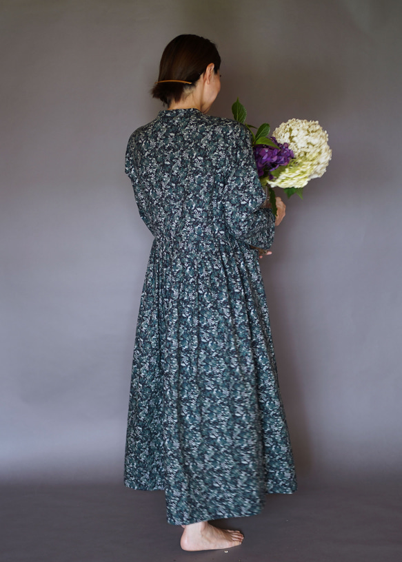 [訂做] 傳統阿米甚連衣裙 ◇亞麻混棉 *水彩花卉圖案（深綠色）* 第5張的照片