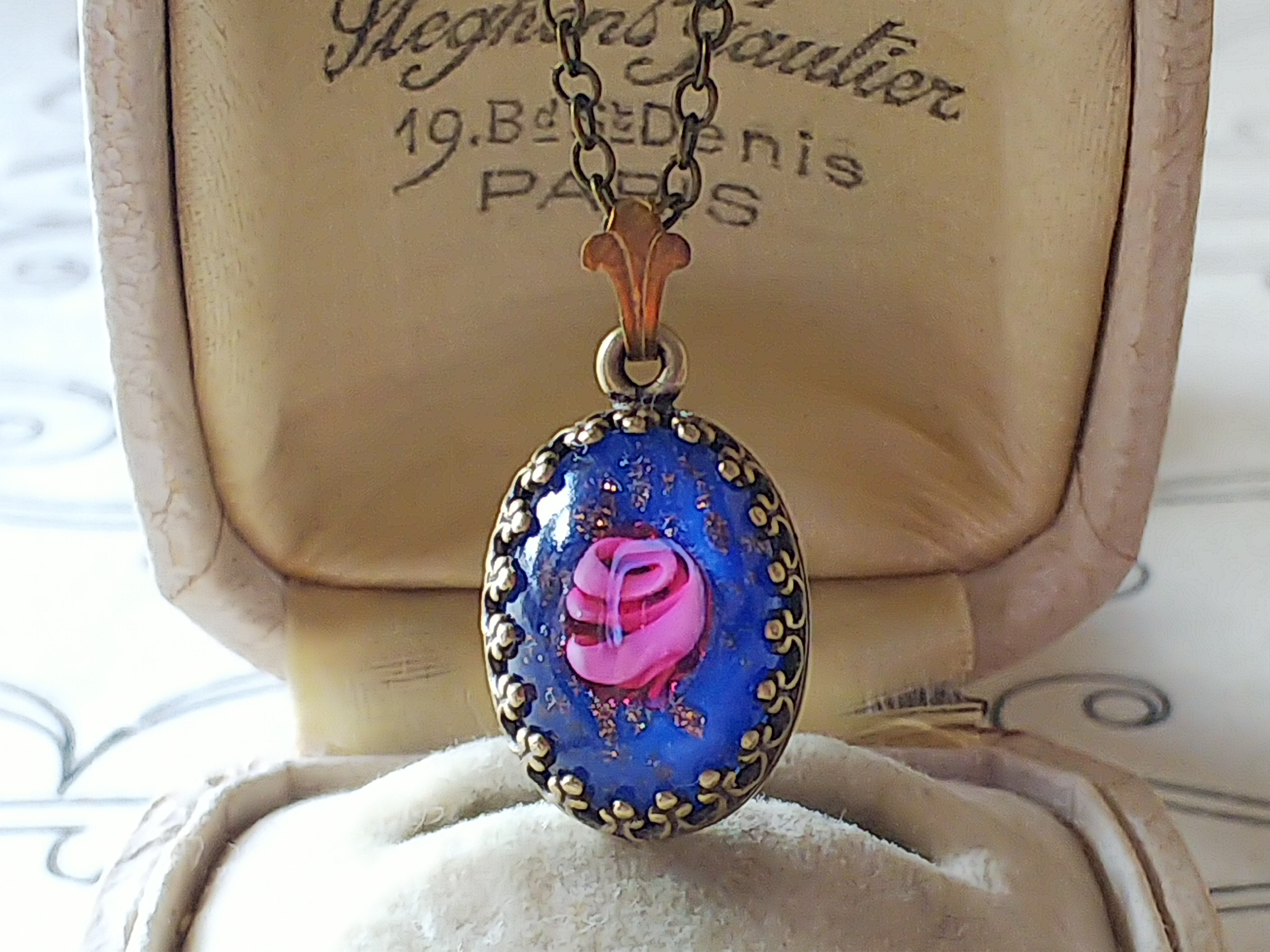 ヴィンテージ　BlueｰGold･flakes／Pink Rose　クラシカルネックレス