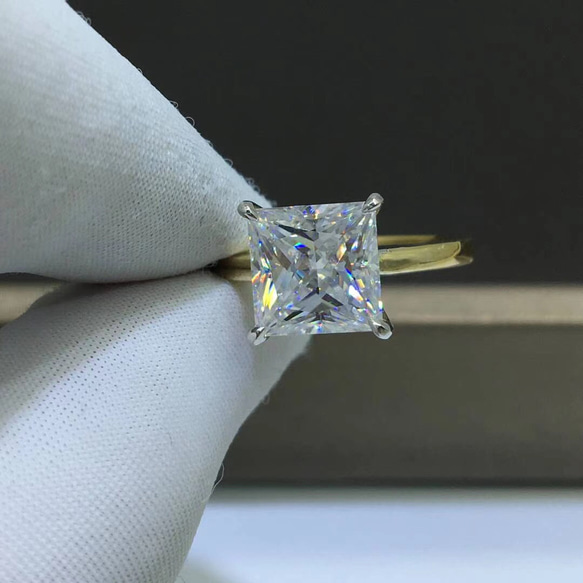 【newデザイン】輝くプリンセス　モアサナイト　ダイヤモンド　リング　K18 モアサナイトリング Pt900 K18 18金 計1.32カラット Dカラー