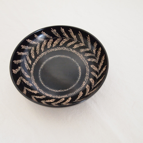新着商品 草囲い 黒小皿に絵付け 骨董漆器 小皿 通販 kusamura 金継ぎ工房 菓子器、喰籠