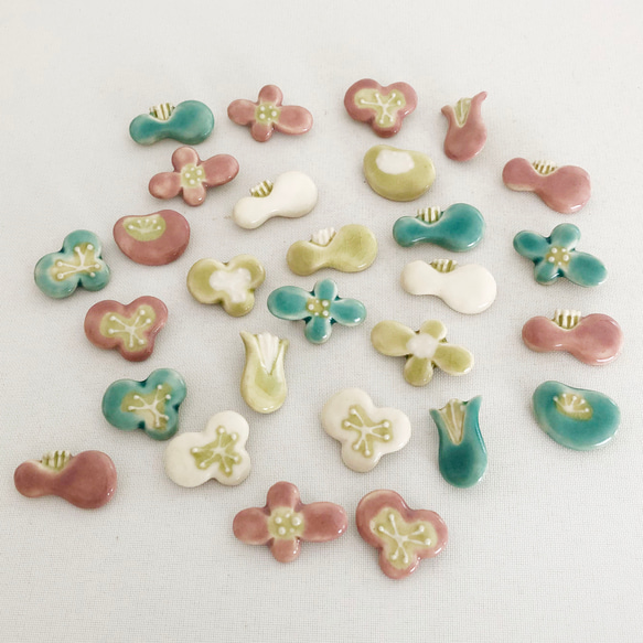 お花ブローチ　A　(本焼き　Brooch） 9枚目の画像