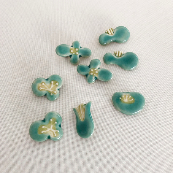 お花ブローチ　A　(本焼き　Brooch） 6枚目の画像