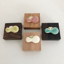 お花ブローチ　E　(本焼き　Brooch） 1枚目の画像