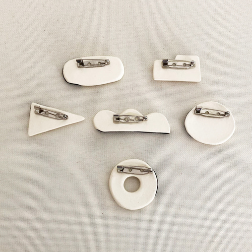 白黒ブローチ F.G.H.I.J.K (本焼き Brooch） ブローチ okara.bo