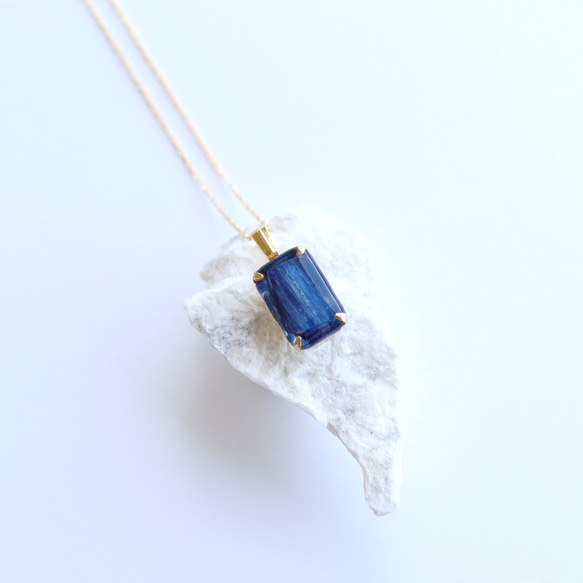 gemstone jewelry カイヤナイトのネックレス　 2枚目の画像