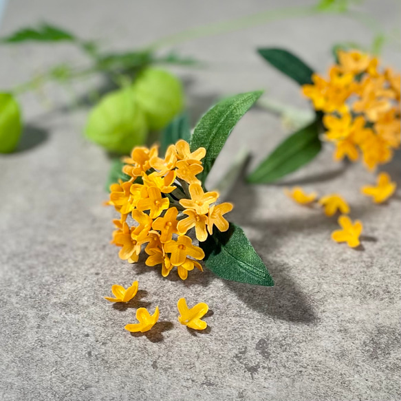 布花心安らぐ豊かな香り。金木犀のブローチ 秋の新作2024