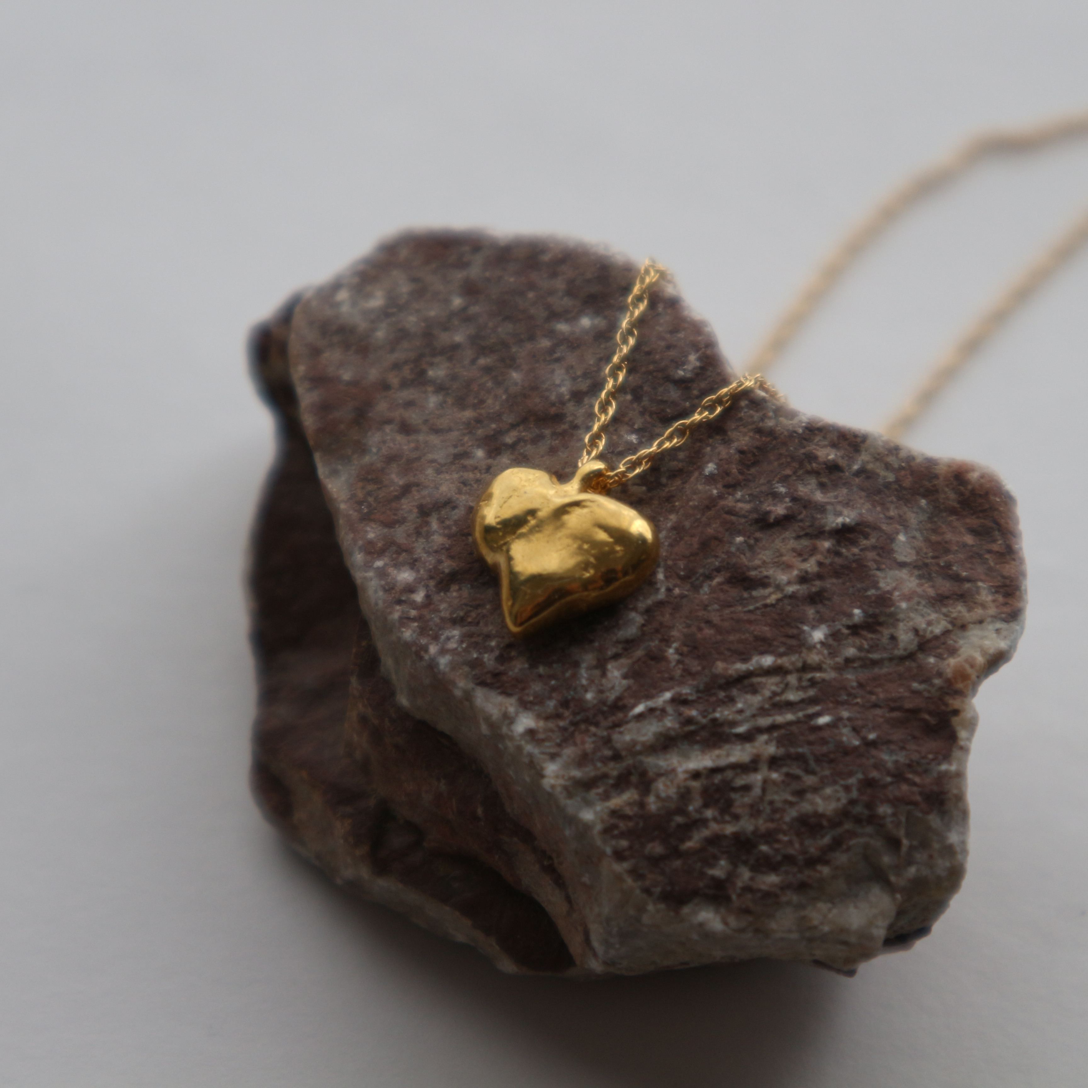 小さなハートのネックレス