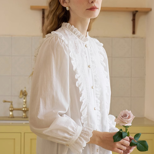 大人のフリルブラウス 長袖シャツブラウス レース切替 刺繍入り