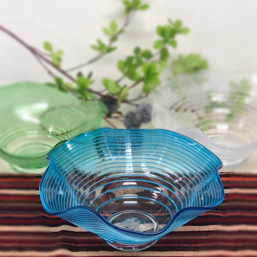 大きな青い波紋のフレアプレート ～ペルシャの手吹きガラス～ 大皿 羊
