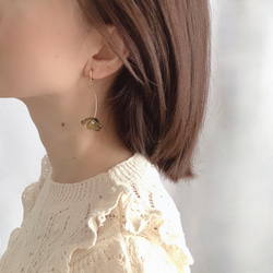 Crystal Clear Single Flower Pierced Earrings / OLIVE 7枚目の画像