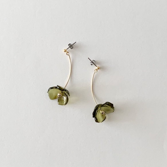 Crystal Clear Single Flower Pierced Earrings / OLIVE 2枚目の画像