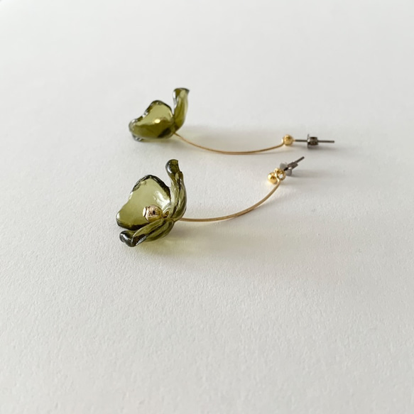 Crystal Clear Single Flower Pierced Earrings / OLIVE 5枚目の画像