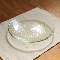 リサイクルガラスの食器　丸皿(φ24cm) 1枚目の画像