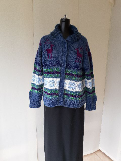 紺色とパープルのカウチン模様の編み込みカーディガン