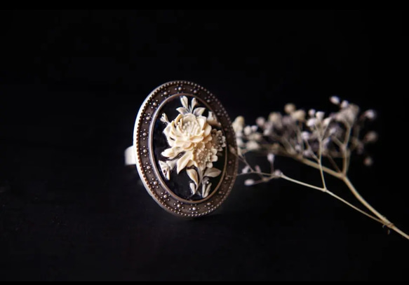 white rose Vintage cabochon /monotone ring 5枚目の画像