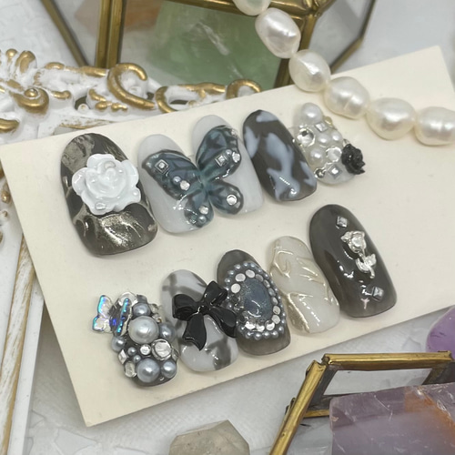 サイズオーダー♡ゴシック風バタフライ×ローズネイルチップ 白黒 size  