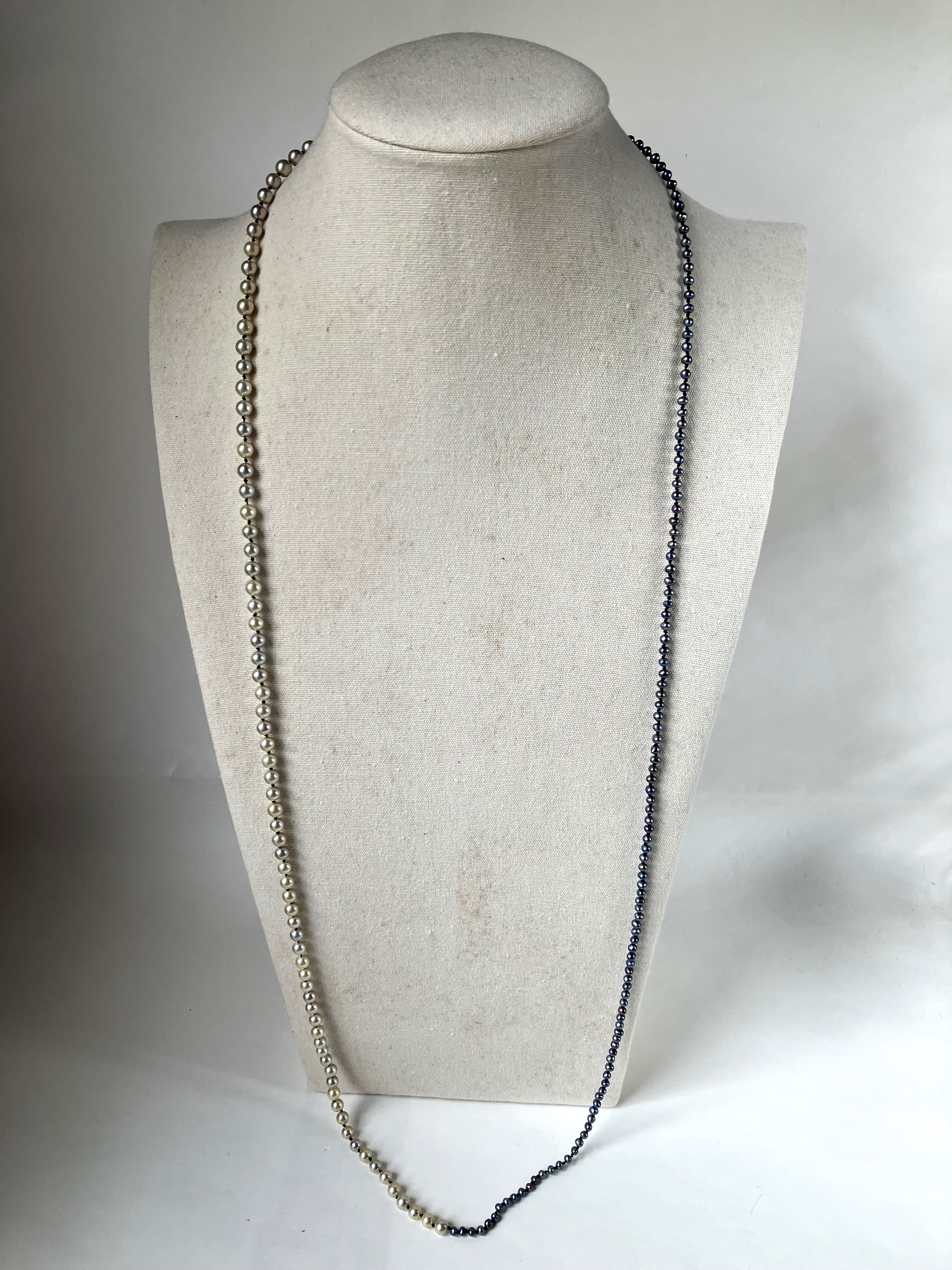 2種パールのロングネックレス