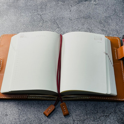 【手縫】ミドリhibino手帳用A6キャメル本革カバー（角花飾）2本しおり付き（バタフライストッパー） 3枚目の画像