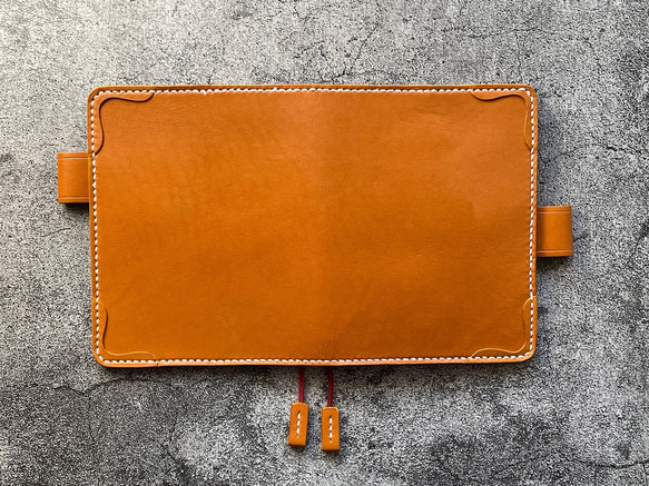 【手縫】ミドリhibino手帳用A6キャメル本革カバー（角花飾）2本しおり付き（バタフライストッパー） 9枚目の画像