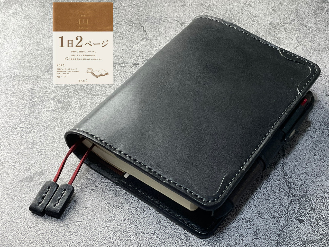 【手縫】ミドリhibino手帳用A6ブラック黒本革カバー（角花飾）2本しおり付き（バタフライストッパー）