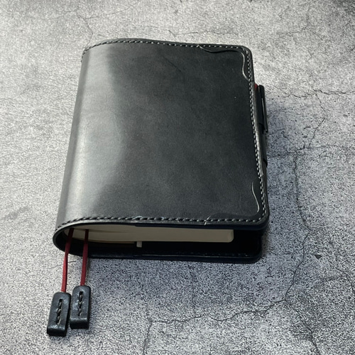 手縫】ミドリhibino手帳用A6ブラック黒本革カバー（角花飾）2本しおり