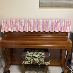 チョコレートとフルーツサンドが描かれたピンク色の可愛いピアノカバー 9枚目の画像