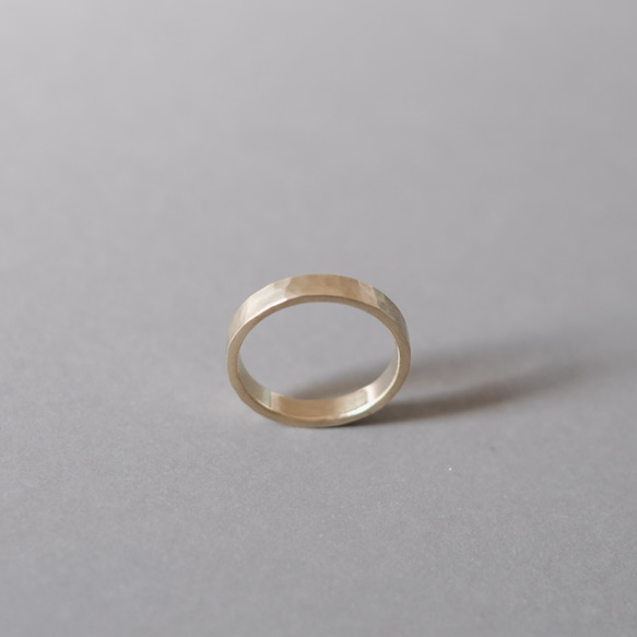 指輪 シンプル 槌目 ゴールド ピンキーリング ペアリング ギフト 真鍮 / 芋槌で打った槌目の指輪 3mm 3枚目の画像