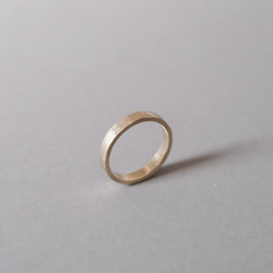 指輪 シンプル 槌目 ゴールド ピンキーリング ペアリング ギフト 真鍮 / 芋槌で打った槌目の指輪 3mm 2枚目の画像