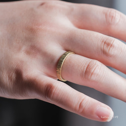 指輪 シンプル ゴールド ピンキーリング ペアリング ギフト 真鍮 / 五月雨模様の真鍮の指輪 3mm 4枚目の画像