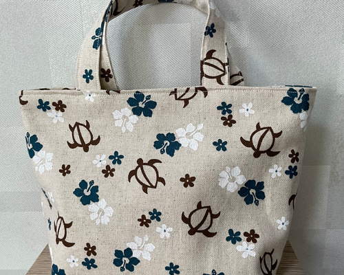 ハンドメイド・ ハイビスカスのトートバッグ ハイビスカスフラワートートバッグ：トロピカルハワイアン