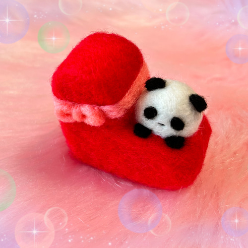 ハートの中からこんにちは♡ふわぱんinハート♡羊毛フェルトのふわふわ