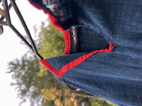 古布 蚊帳 リメイク ノースリーブ シャツ ブラウス 手縫い シンプルという個性 3枚目の画像