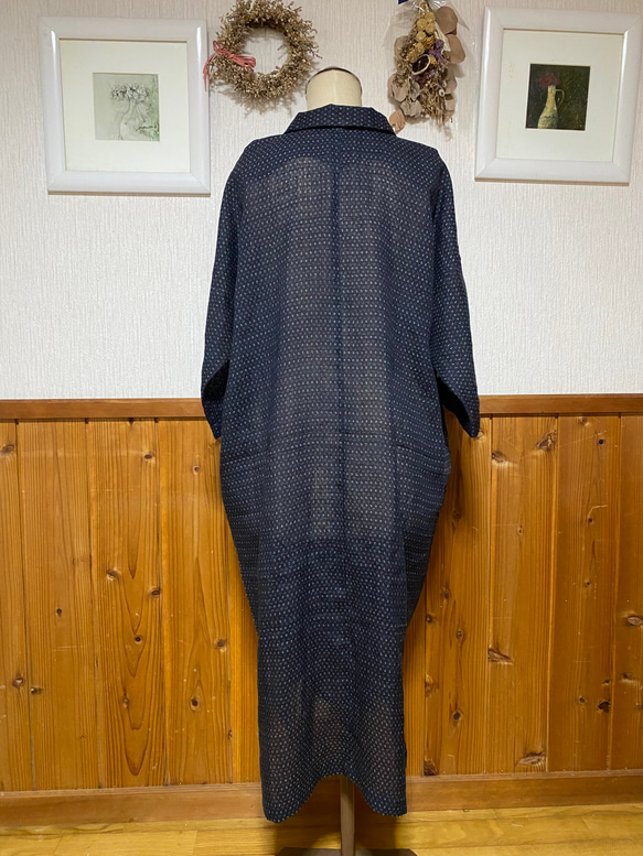 着物リメイク　麻の紺絣のワンピース 2枚目の画像