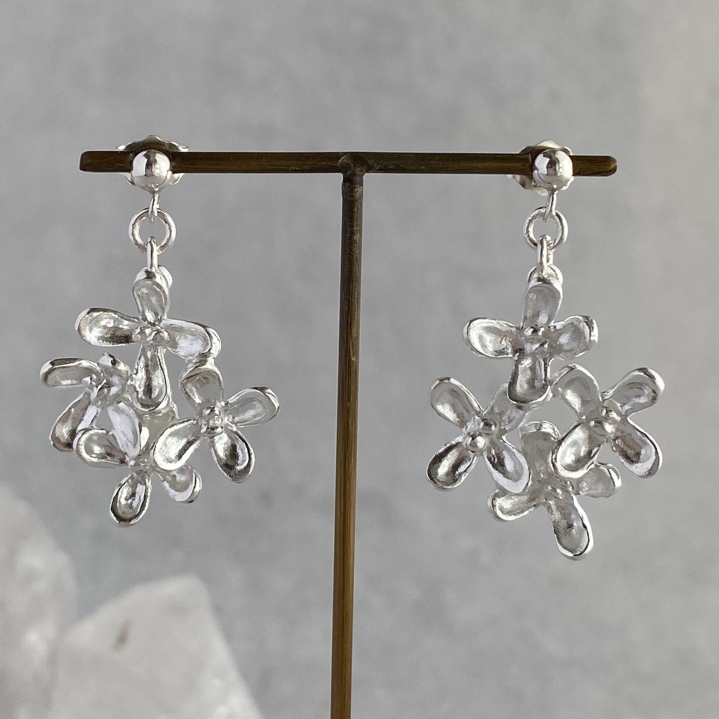 〔ピアス〕純銀の金木犀ピアス