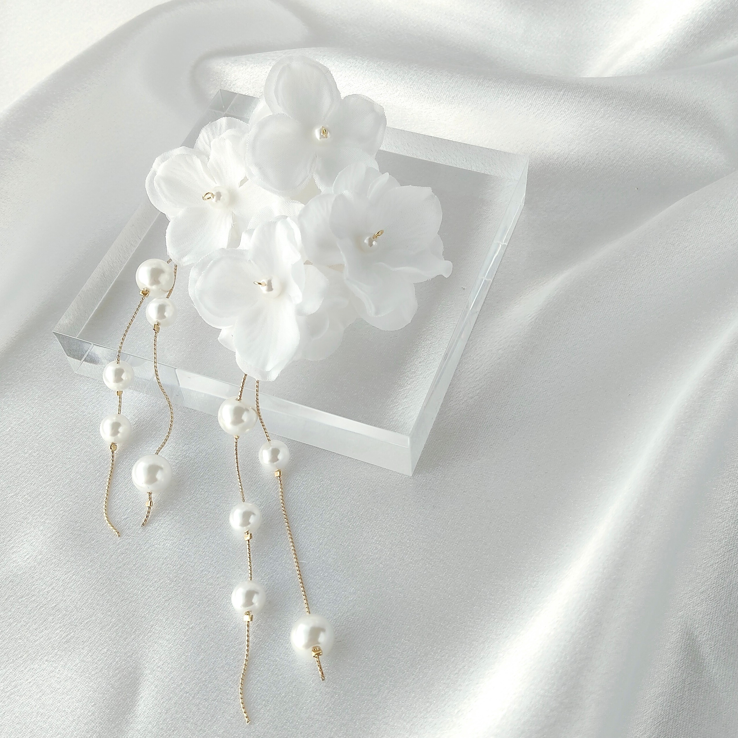 華やかに揺れる紫陽花　パールシャワー　痛くないイヤリング　ピアス　ウェディング　ブライダル　花嫁　大ぶりフラワー　布花